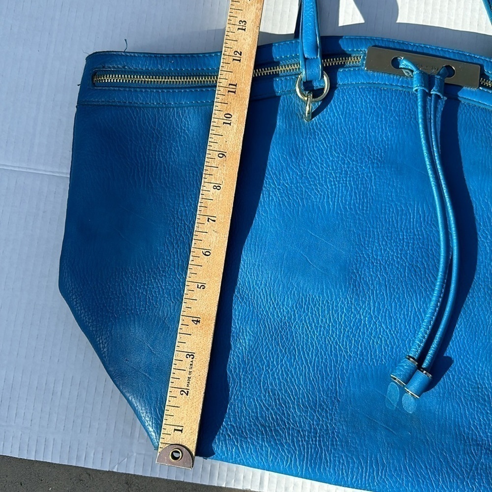 Preloved Olivia + joy  blue tote  bag, double strap gold hardware - Picture 5 of 9